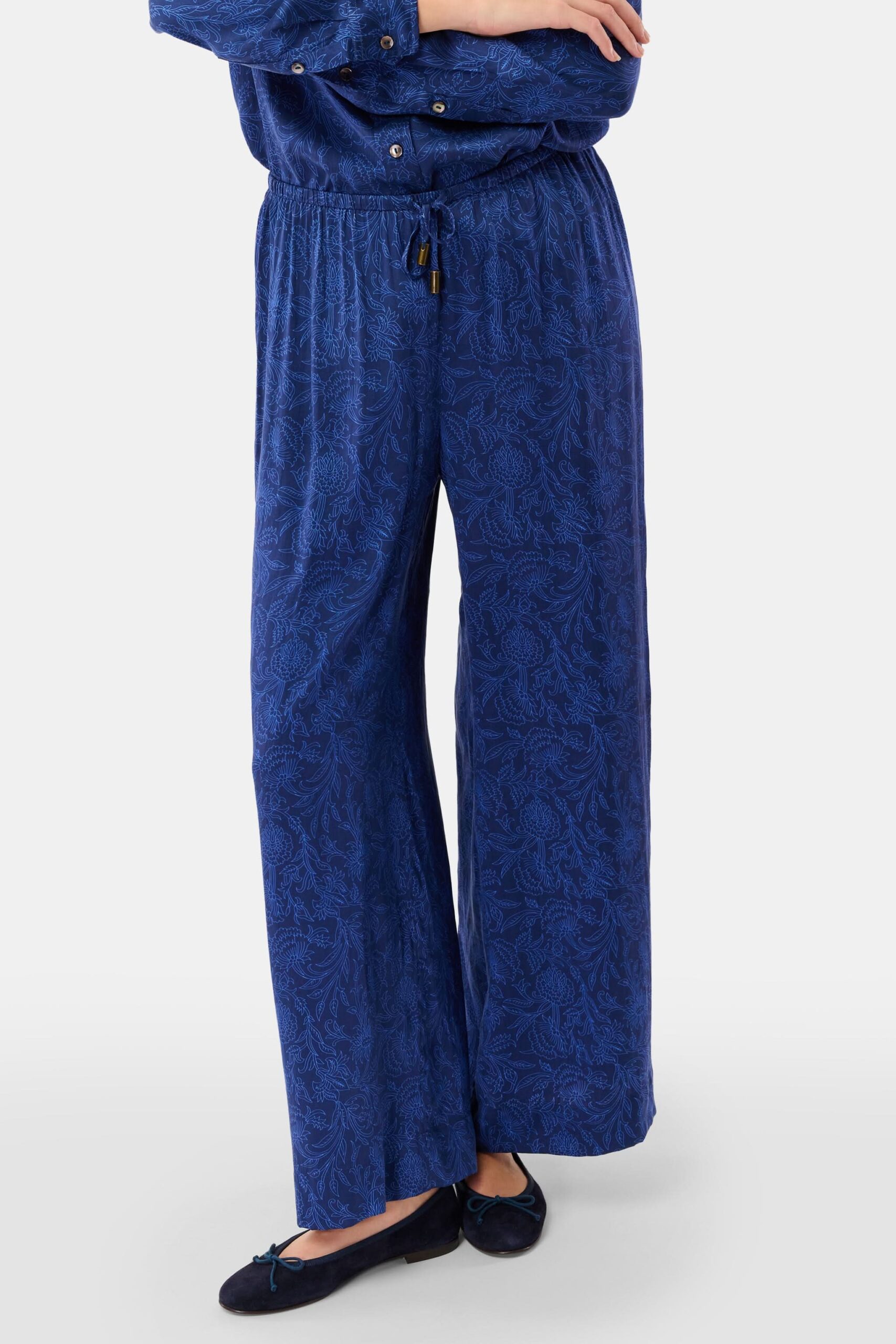 10_WMN-MORRIS-FLORAL-PAIGE-PANT-NAVY-ROLLER-RABBIT_0389